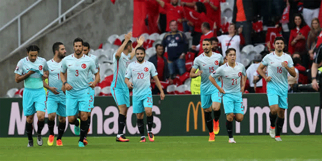 Türkiye tur şansını sürdürüyor: 2-0