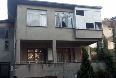 Yaşlı adam boğazı kesilmiş halde bulundu