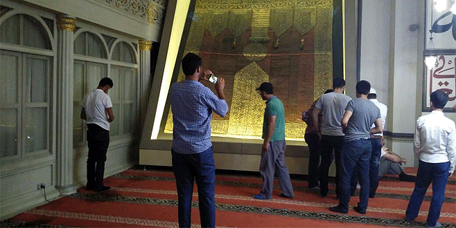 Bursa’da Kabe örtüsüne büyük ilgi