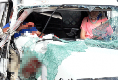 Minibüste sıkışan kız: ‘Babamı kurtarın’