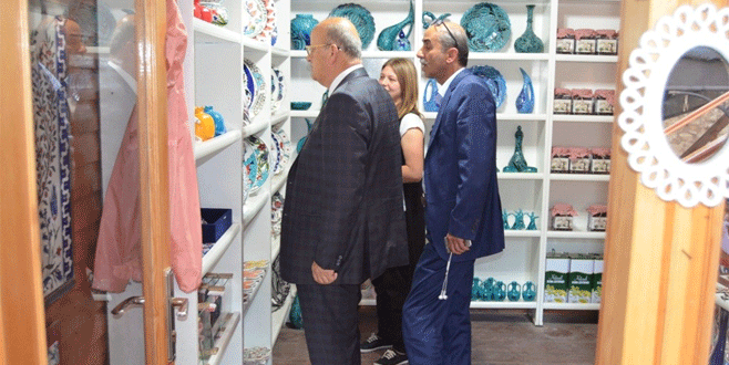 Çiniciler çarşısı bayrama hazır