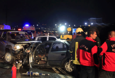 Zincirleme trafik kazası: 2 ölü, 10 yaralı