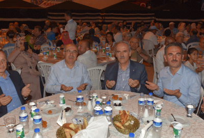 Gemlik meydanı denizle buluşuyor