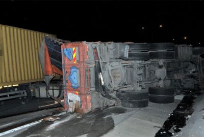 Bursa’da feci kaza: Kamyon ile TIR çarpıştı