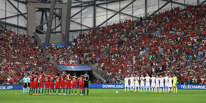 EURO 2016’da İstanbul için saygı duruşu