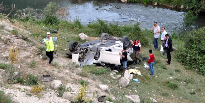 Bursa’ya dönüş yolunda feci kaza: 2 ölü, 3 yaralı