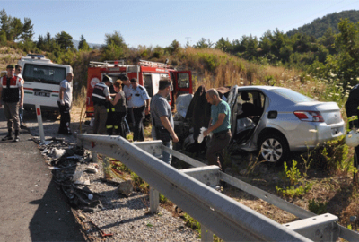 Ciple otomobil çarpıştı: 2 ölü, 6 yaralı