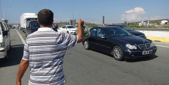 Bayram trafiği seyyar satıcılara yaradı