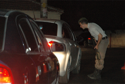 Şüpheli araçta uzun namlulu silah ele geçirildi