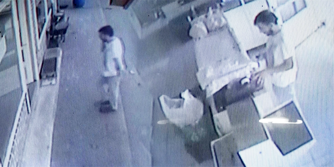 Bağış yapacağım deyip sadaka kutusunu çaldı