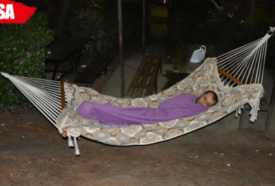 Hasta yakınları hamakta yatıyor