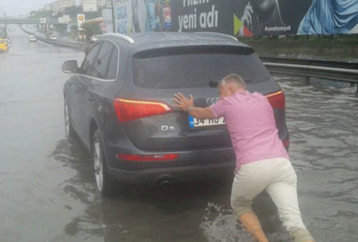 E-5’i su bastı, trafik durdu