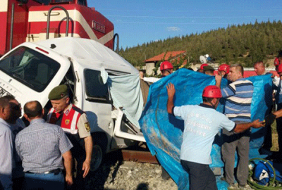 Hemzemin geçitte kaza: 4 ölü