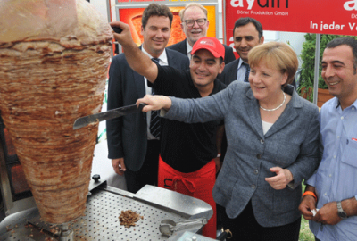 Merkel döner kesti