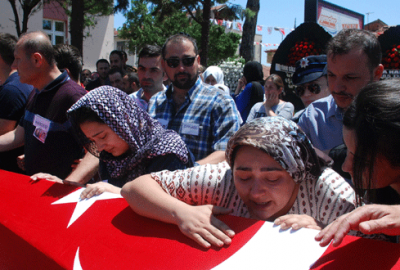 Gözyaşları anne-kız için