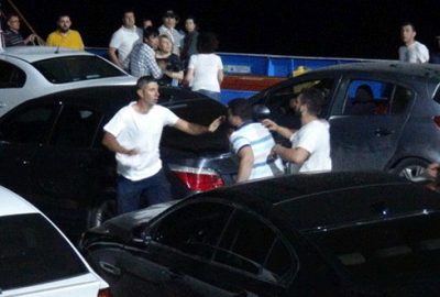 Tatilciler feribotta birbirine girdi