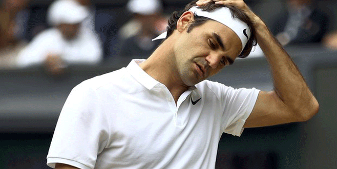 Wimbledon’da Roger Federer de havlu attı