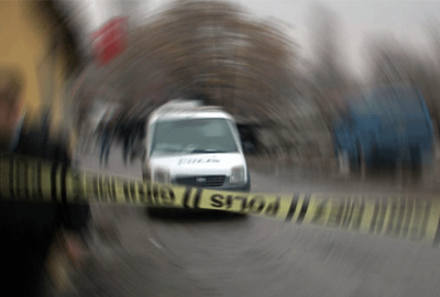 Boğazı kesik ve çenesinden tüfekle vurularak ölmüş vaziyette bulundu