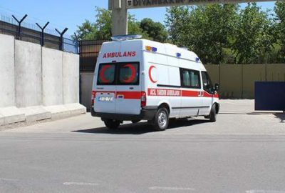 PKK’lı teröristler Diyarbakır’da polise saldırdı