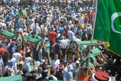 Srebrenitsa soykırımında hayatını kaybeden 127 kurban toprağa verildi