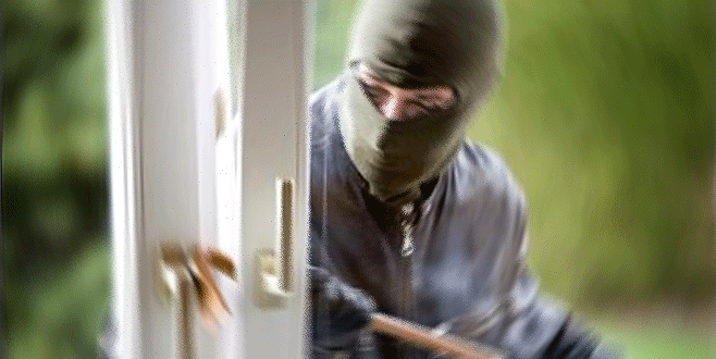 Bursa’da ayakkabılarını göremeyince soyulduğunu anladı