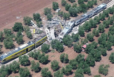 İtalya’da iki tren çarpıştı: 20 ölü