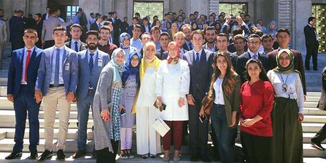 AK Parti’li gençlerden TBMM’ye çıkarma