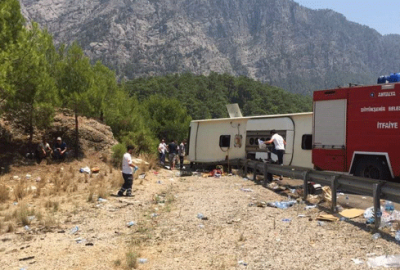 Tur otobüsü devrildi: 5 ölü, 21 yaralı