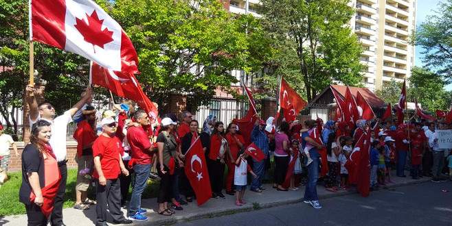 Kanadalı Türklerden FETÖ protestosu