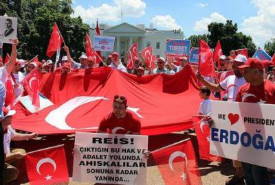 FETÖ’nün darbe girişimi Beyaz Saray önünde protesto edildi
