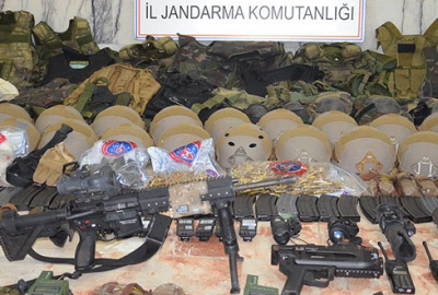 Mühimmatlarını bırakıp kaçtılar