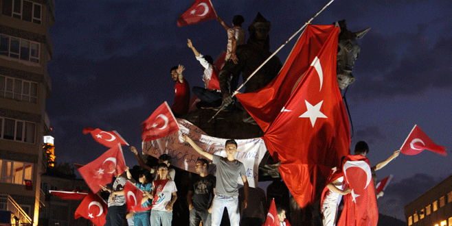 Bursa’da demokrasi nöbeti devam ediyor