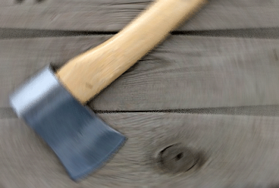 Trende baltalı saldırgan dehşeti