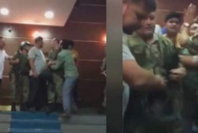 Valiliği basan askerleri vatandaş engelledi