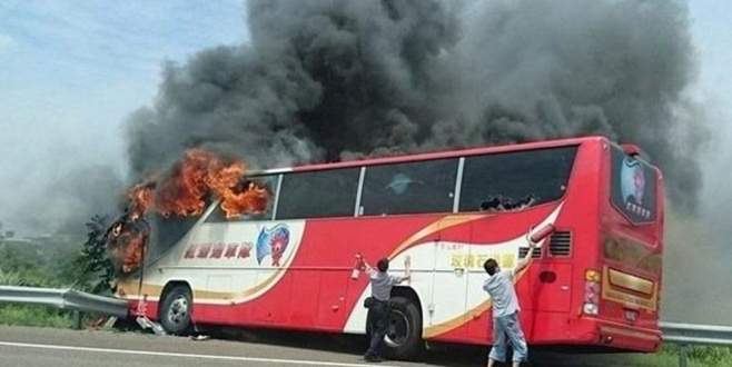 Tayvan’da tur otobüsü alev aldı: 26 ölü
