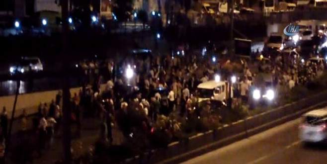 Cuntacı hainler tankları vatandaşların üzerine sürdü