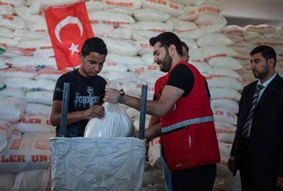 Türkiye’den Gazze’ye gönderilen insani yardımlar dağıtılıyor