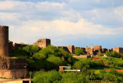 Diyarbakır’da iki kaymakam açığa alındı