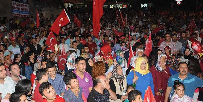 Mardin’de FETÖ’nün darbe girişimi protesto edildi