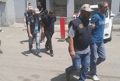 Bursa’da 4’ü polis 5 kişi tutuklandı