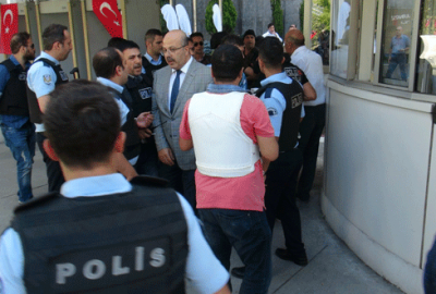 Rektörün koruma polisinden polislere ateş