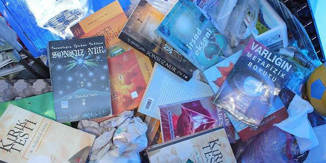 Çöp konteynerinde Gülen’a ait yayınlar bulundu