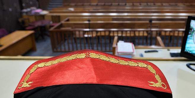7 Askeri Yüksek İdare Mahkemesi üyesinin yetkileri kaldırıldı