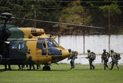 Özel eğitimli askerler aralıksız darbecilerin peşinde