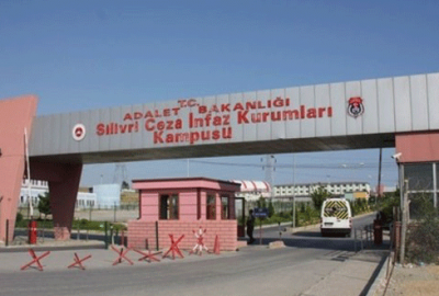 Tutuklu yarbay kendini astı!