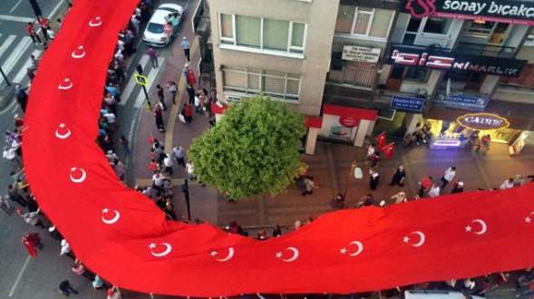 ‘1919 metrelik bayrağın altında 20 bin kişi’