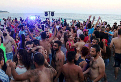 Suriyelilerin plaj keyfi