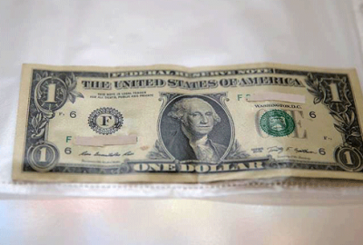 Albayın odasında ‘F serisi’ bir dolarlık banknot ele geçirildi