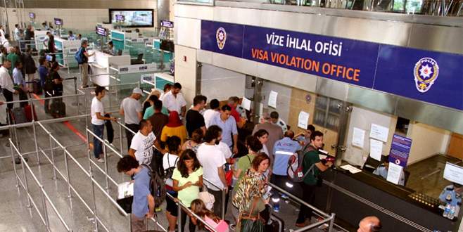 Yeşil ve gri pasaport geçişleri aksamadan devam ediyor