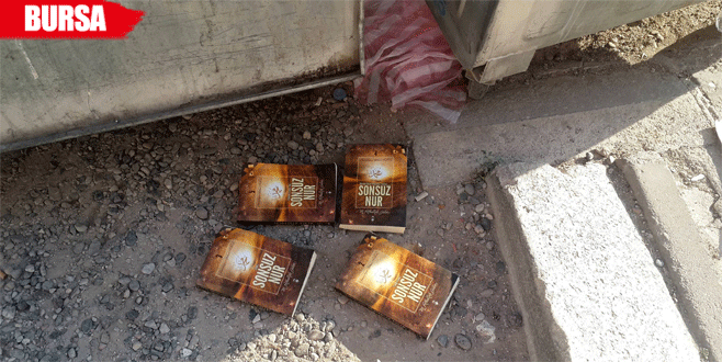 FETÖ’nün kitapları çöpte bulundu